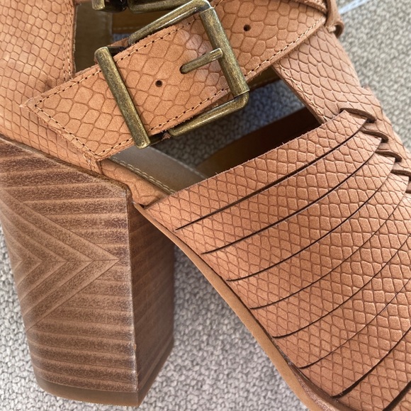 Gianni Bini Wrapped-Up Leather Cut Out Booties Size 10 - Picture 5 of 7